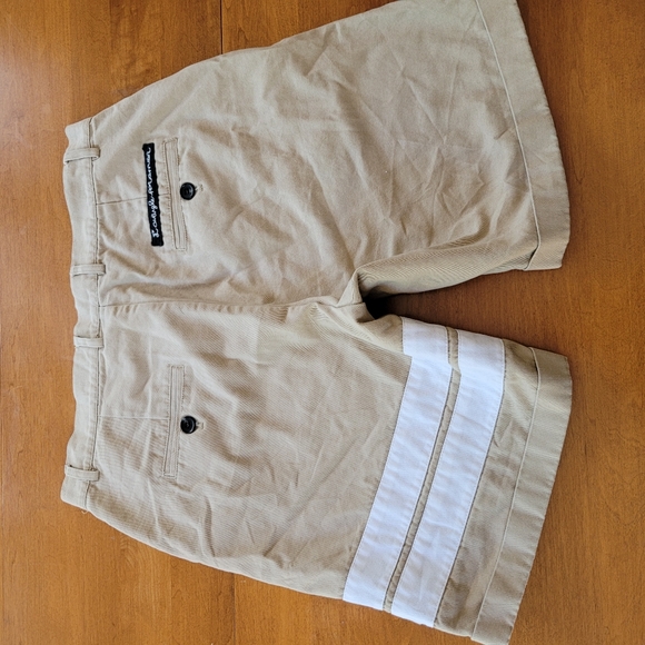 Gorgeous Gucci Tan Canvas Shorts with Bee Applique - Picture 3 of 11